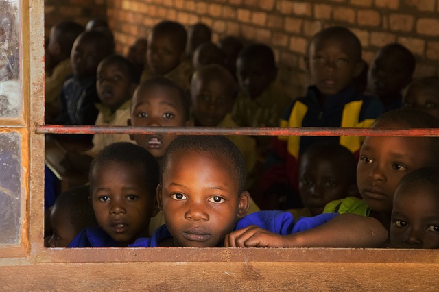 africke deti, deti v Afrike, deti v skole, skolska uniforma, skolaci, trieda