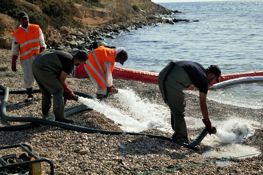 methods for oil spill clean-up