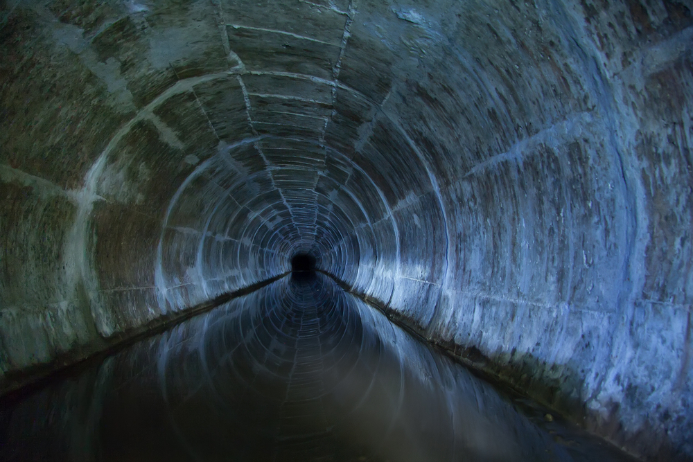 tunel-sachta-v-pozdemi-odpadovy-kanal