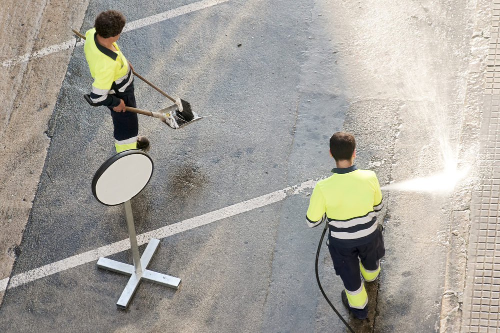 men-cleaning-tanks-wastewater